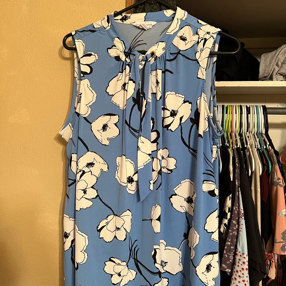 Liz Claiborne Blue and White Floral Top